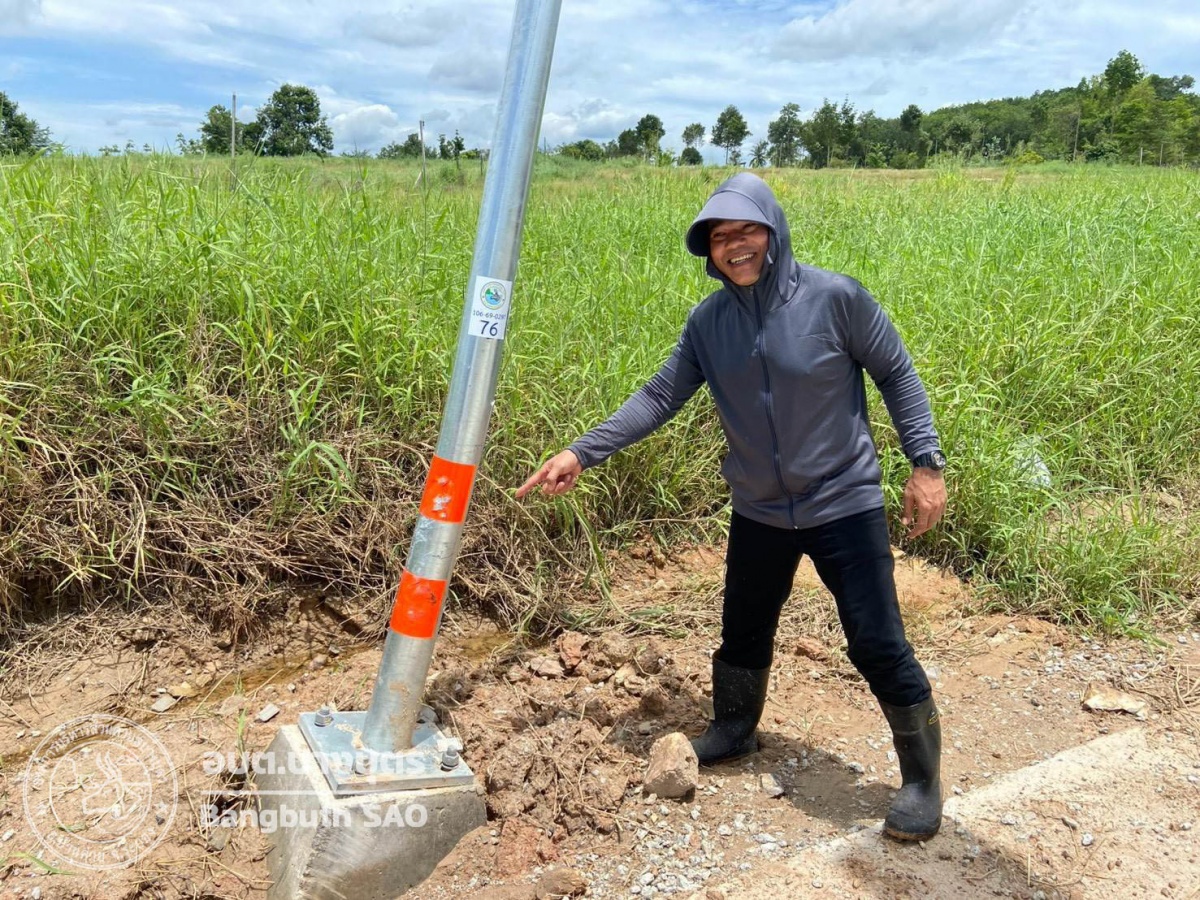 ลงพื้นที่สำรวจความเสียหาย กรณีอุบัติเหตุรถชนเสาไฟสาธารณะ